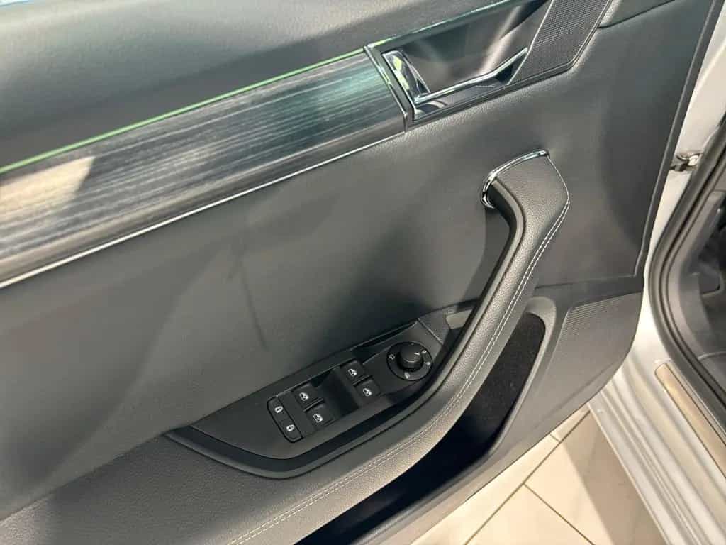 Skoda Superb Lim. Style 1.5TSI DSG LED SHZ KESSY PARK 10/2022-photo-11
