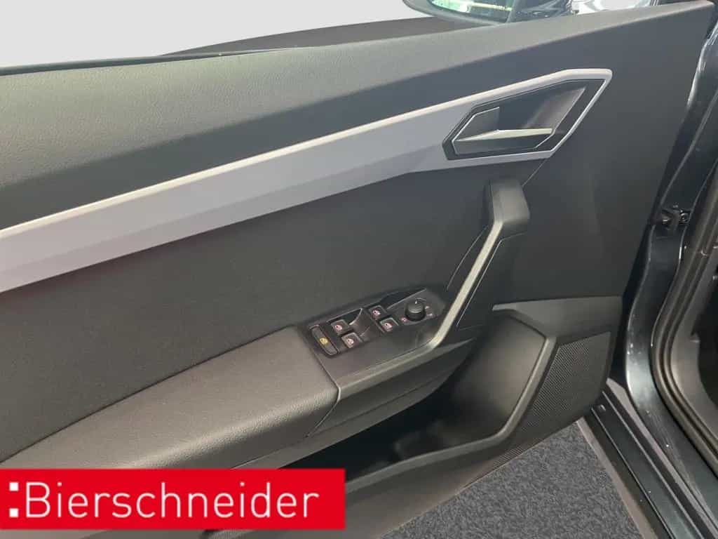 Seat Arona 1.0 TSI DSG AB197EUR FR AHK NAVI REAR VIEW 04/2024-photo-30