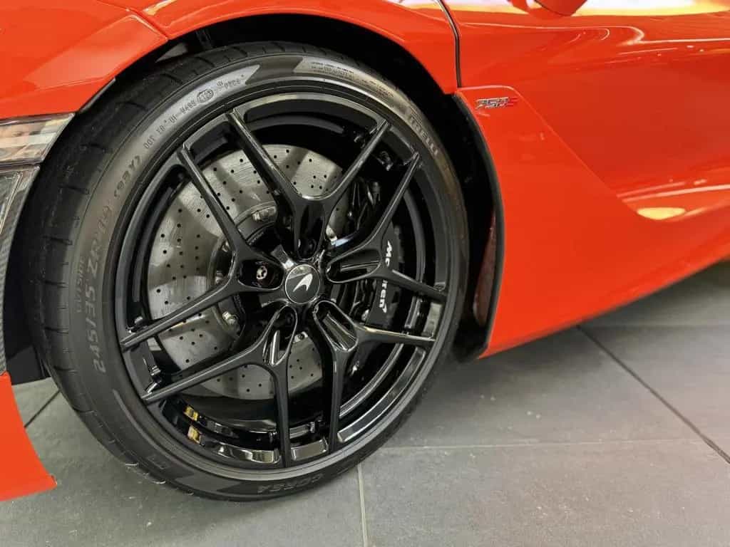 McLaren 750s MSO Carbon Lift B&W Perform Track Cam. 05/2024-photo-11