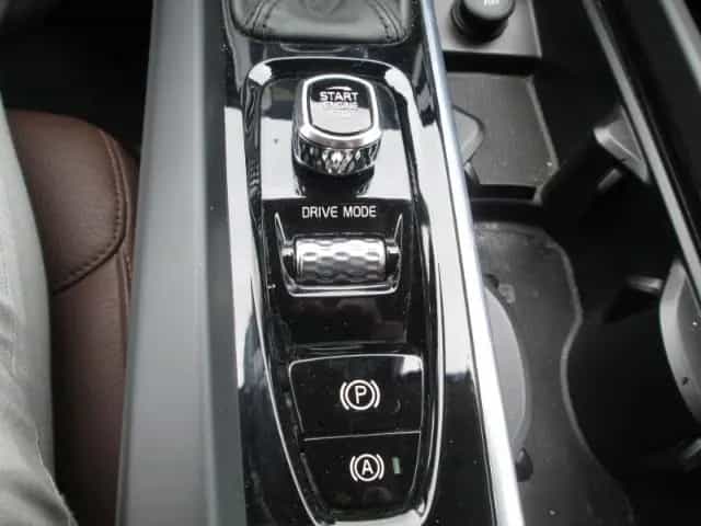 Volvo XC60 Momentum 2WD Voll LED DAB Leder 05/2020-photo-13
