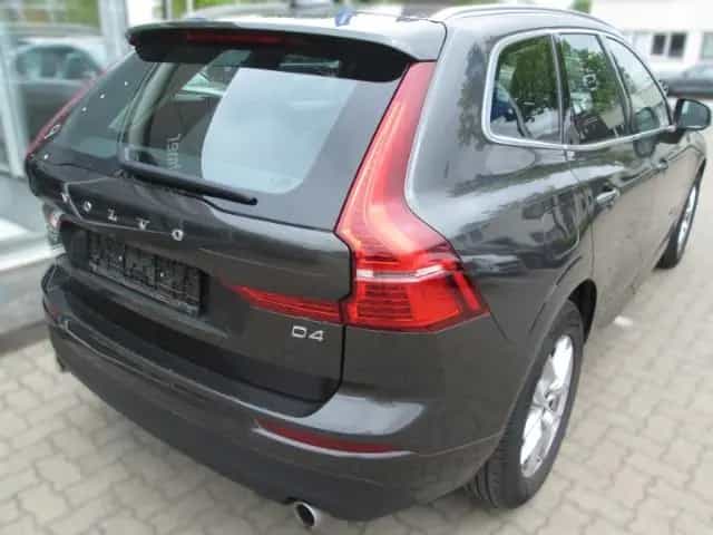 Volvo XC60 Momentum 2WD Voll LED DAB Leder 05/2020-photo-1