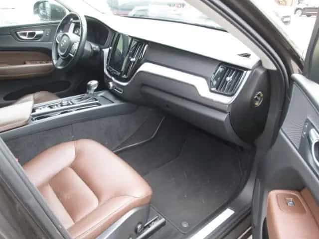 Volvo XC60 Momentum 2WD Voll LED DAB Leder 05/2020-photo-3