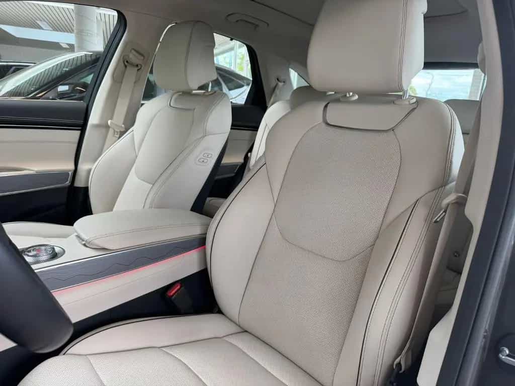 Genesis GV70 2.2 D 8AT AWD Luxury Pano Tech Lexicon Comf 11/2024-photo-10