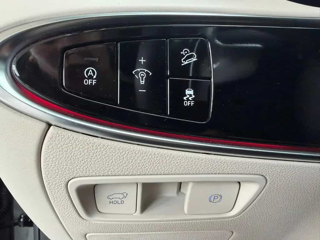Genesis GV70 2.2 D 8AT AWD Luxury Pano Tech Lexicon Comf 11/2024-photo-12