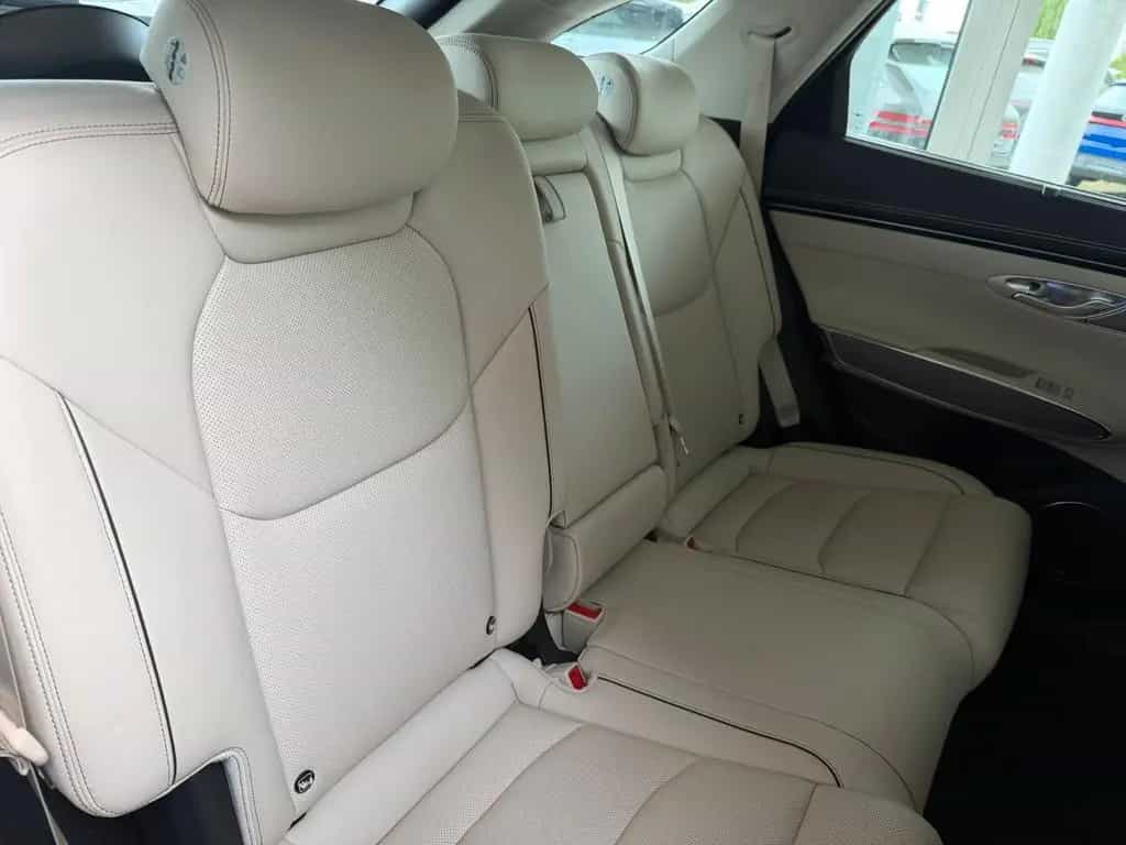 Genesis GV70 2.2 D 8AT AWD Luxury Pano Tech Lexicon Comf 11/2024-photo-13