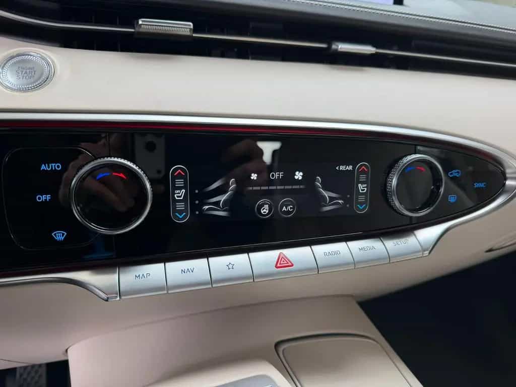 Genesis GV70 2.2 D 8AT AWD Luxury Pano Tech Lexicon Comf 11/2024-photo-8