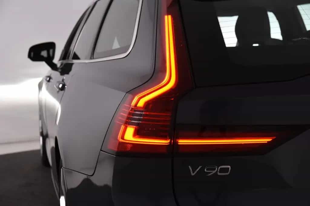 Volvo V90 B4 Inscription *1.Hand*Leder*Memory*AHK* 01/2021-photo-33