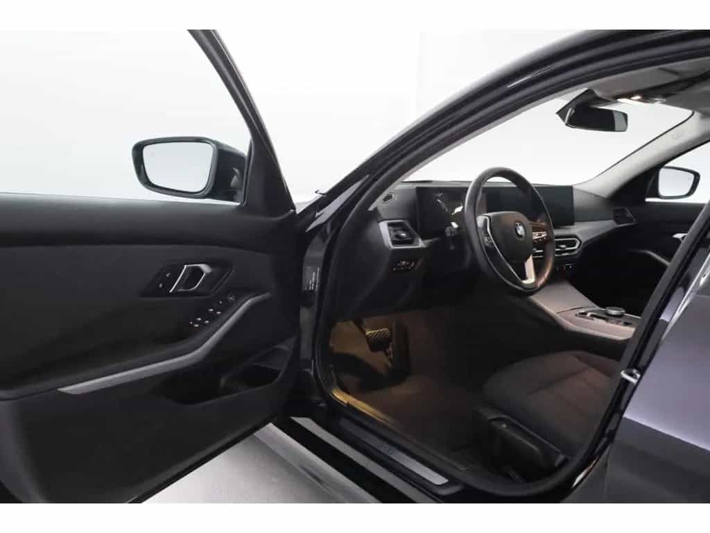 BMW 3 Series i Lim.Steptronic+LED+VIRTUAL+KAMERA+TEMPO 06/2024-photo-15