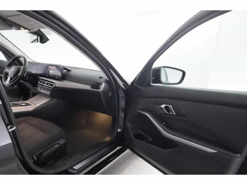 BMW 3 Series i Lim.Steptronic+LED+VIRTUAL+KAMERA+TEMPO 06/2024-photo-21