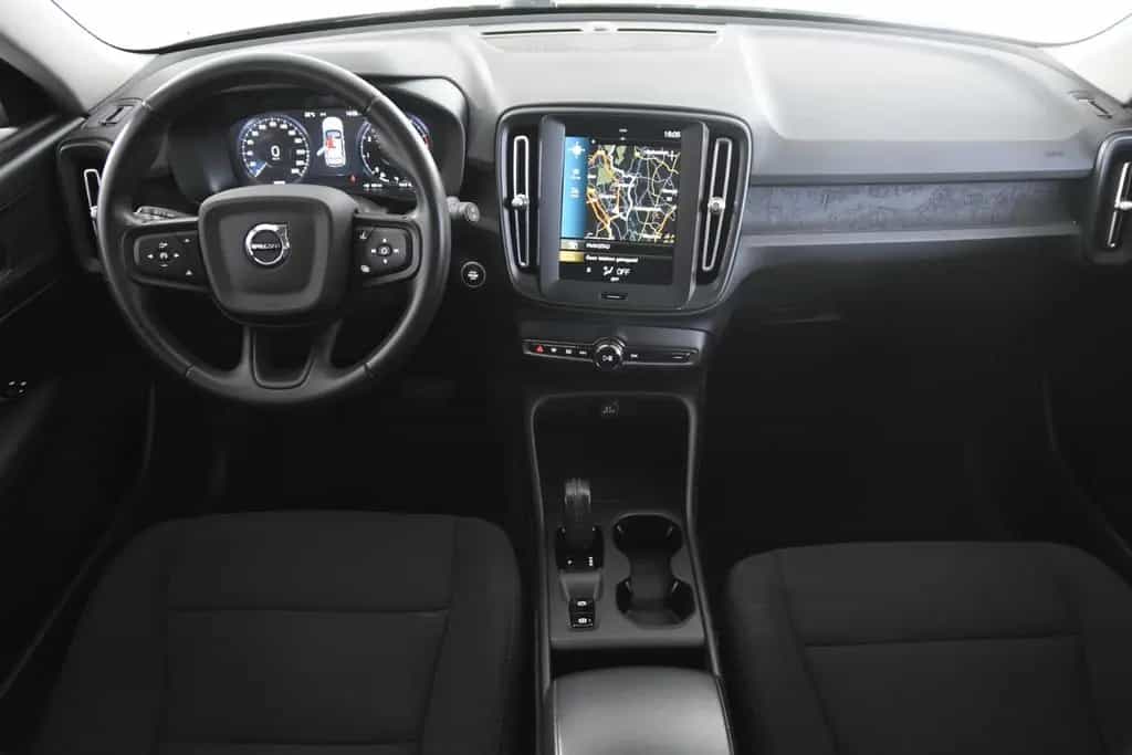 Volvo XC40 T2 Momentum *1.Hand*Navi*Park ass.* 02/2021-photo-1