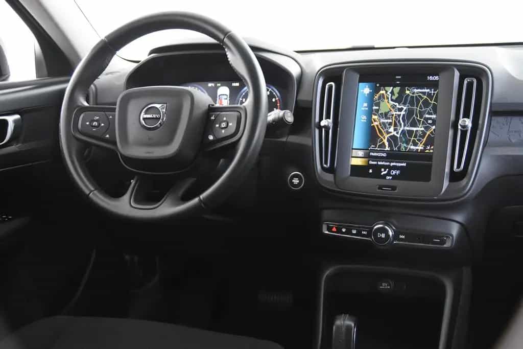 Volvo XC40 T2 Momentum *1.Hand*Navi*Park ass.* 02/2021-photo-10