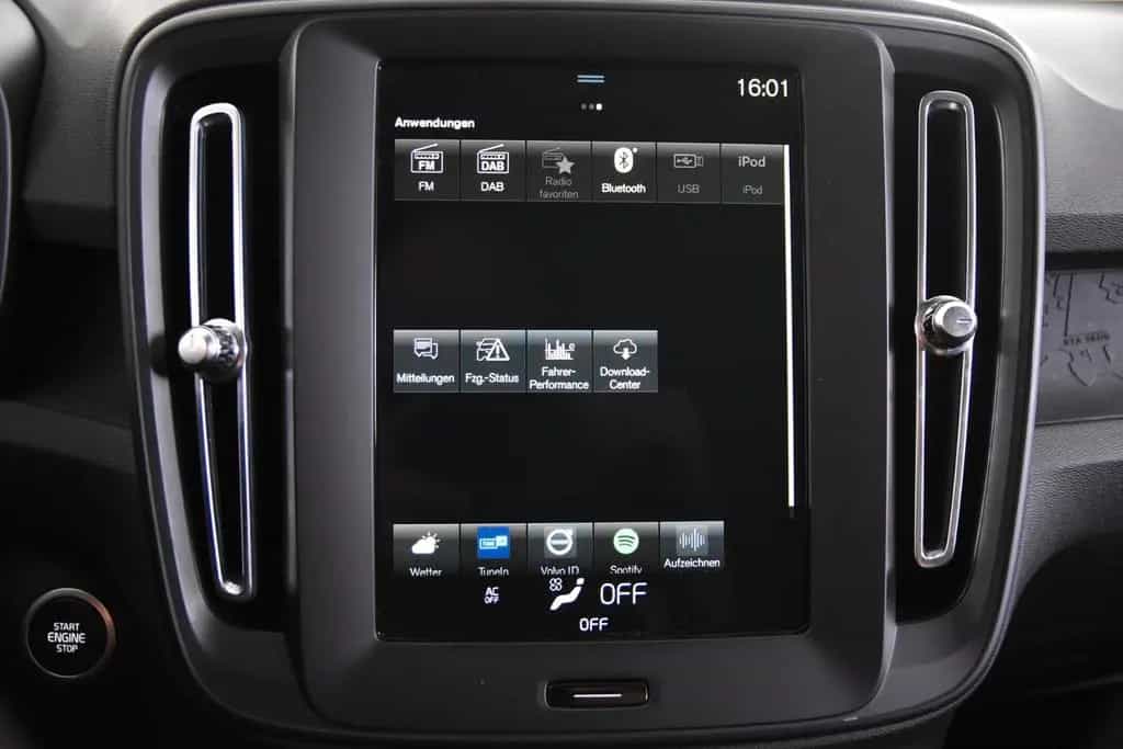 Volvo XC40 T2 Momentum *1.Hand*Navi*Park ass.* 02/2021-photo-15