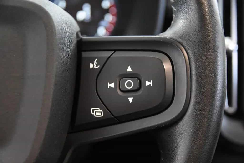Volvo XC40 T2 Momentum *1.Hand*Navi*Park ass.* 02/2021-photo-17