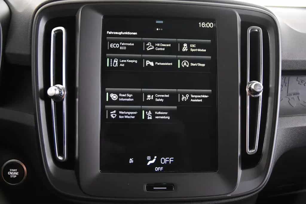 Volvo XC40 T2 Momentum *1.Hand*Navi*Park ass.* 02/2021-photo-18