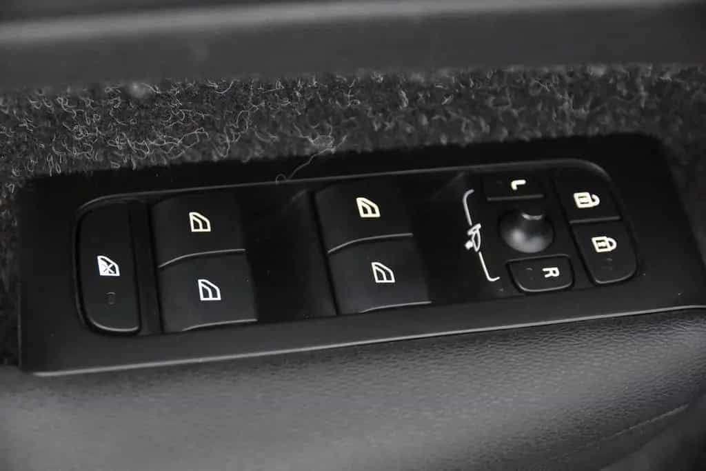 Volvo XC40 T2 Momentum *1.Hand*Navi*Park ass.* 02/2021-photo-20
