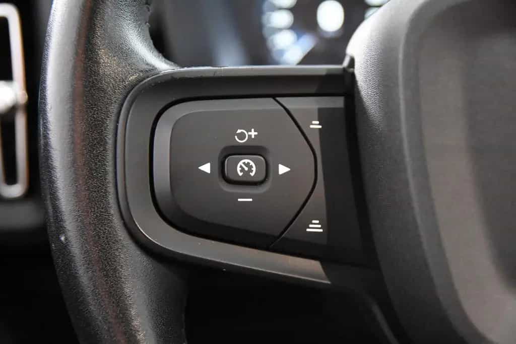 Volvo XC40 T2 Momentum *1.Hand*Navi*Park ass.* 02/2021-photo-21