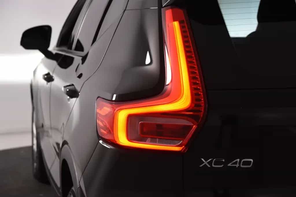 Volvo XC40 T2 Momentum *1.Hand*Navi*Park ass.* 02/2021-photo-29