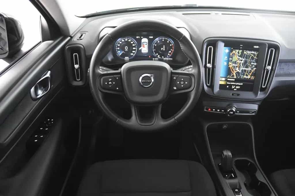 Volvo XC40 T2 Momentum *1.Hand*Navi*Park ass.* 02/2021-photo-8