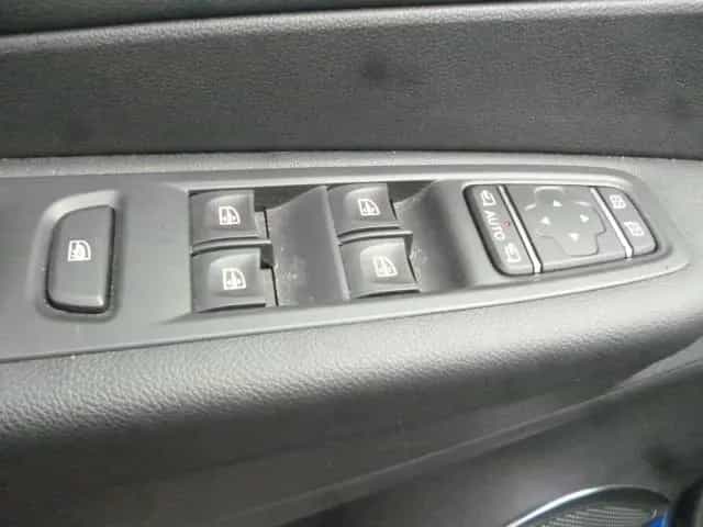 Renault Captur TCe 150 Version S NAVI+SHZ+R.KAM+PDC 09/2018-photo-4
