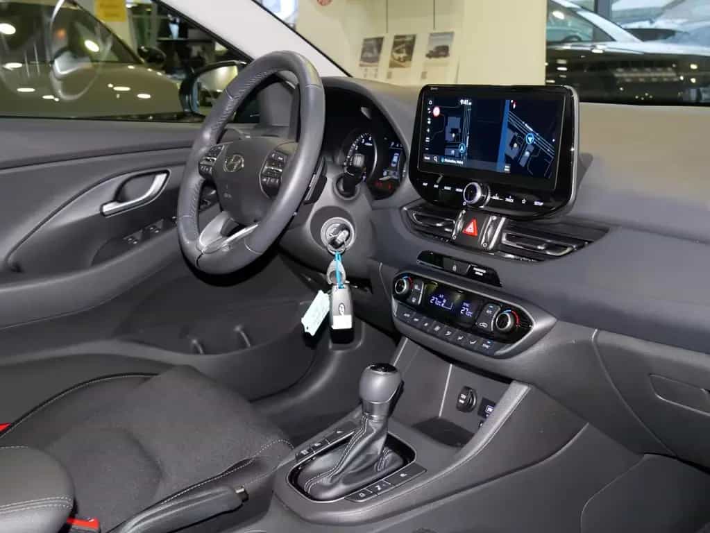 Hyundai i30 1.5 DCT Trend NaviPaket CarPlay TOP ZUSTAND 05/2024-photo-2