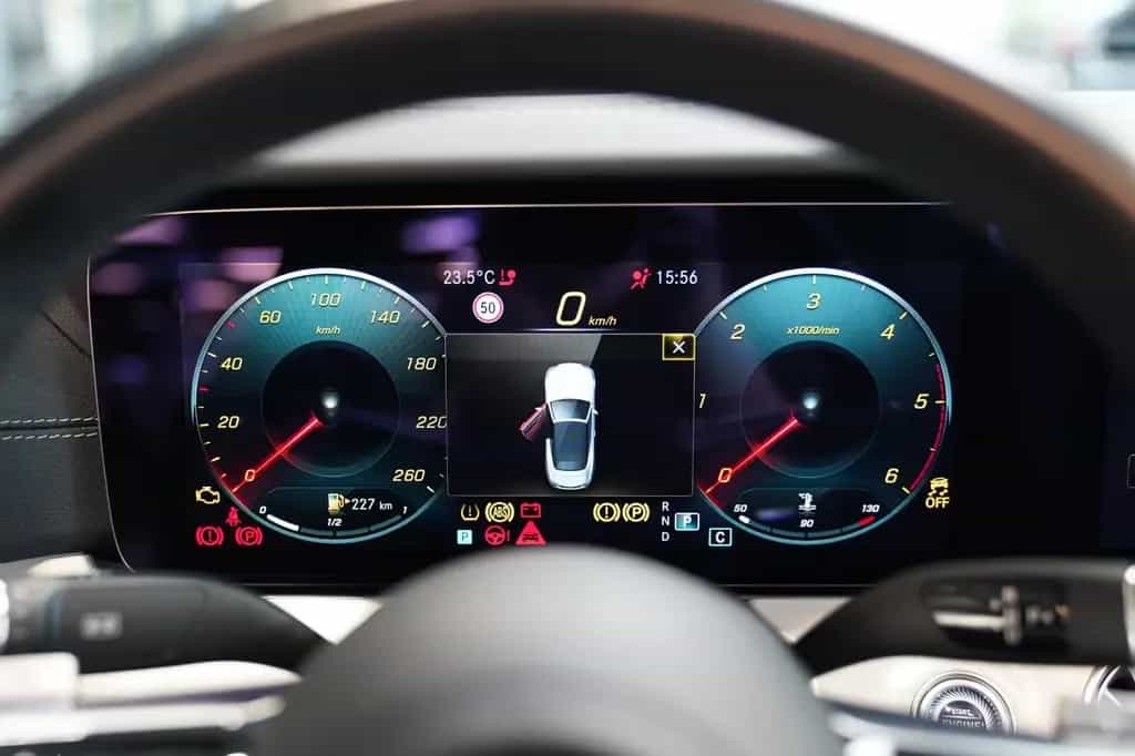 Mercedes-Benz E 220 d Cabrio AMG Line MAGIC VISION AHK AIRSCAR 03/2021-photo-17