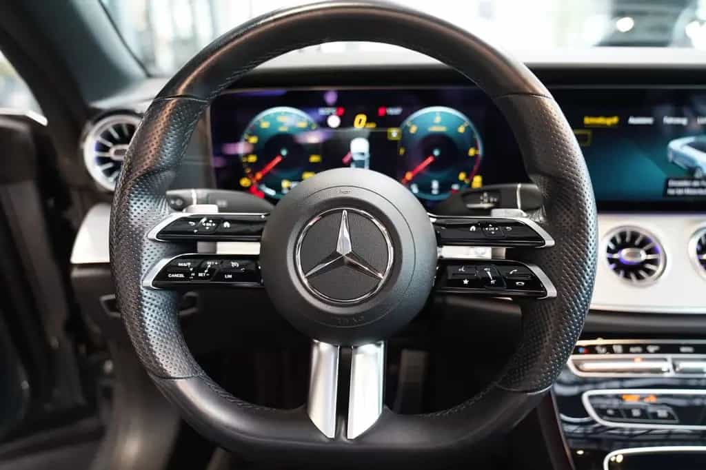 Mercedes-Benz E 220 d Cabrio AMG Line MAGIC VISION AHK AIRSCAR 03/2021-photo-24