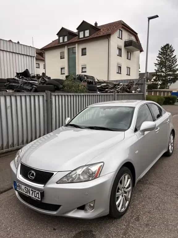 Lexus IS 220 02/2009-photo-2