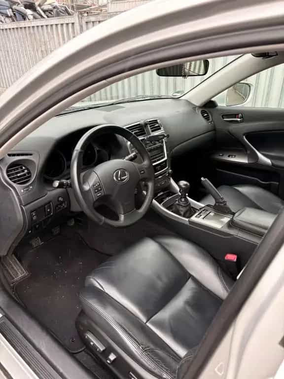 Lexus IS 220 02/2009-photo-5