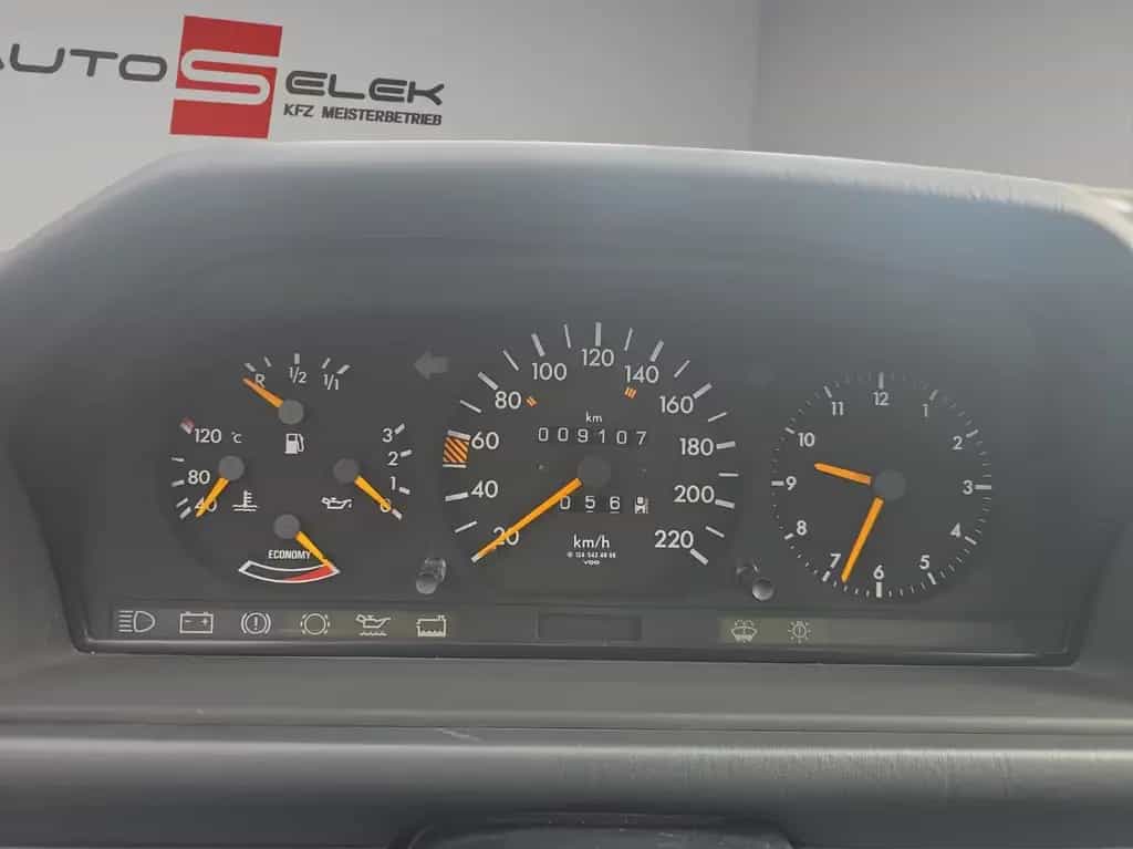 Mercedes-Benz E 200 Automatik H Zulassung Nur 9 Tsd KM 1 A Zustand 04/1988-photo-10