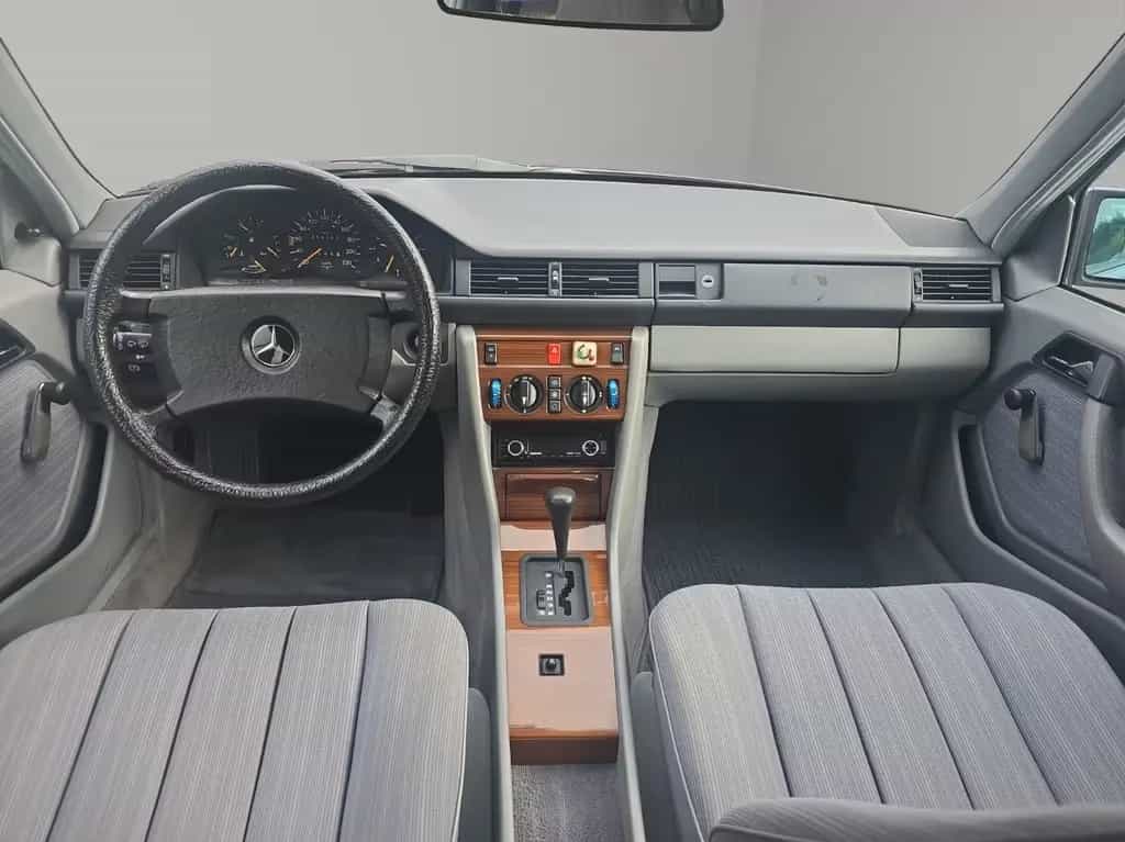 Mercedes-Benz E 200 Automatik H Zulassung Nur 9 Tsd KM 1 A Zustand 04/1988-photo-12