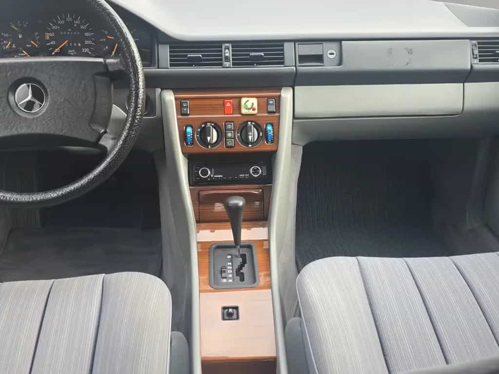Mercedes-Benz E 200 Automatik H Zulassung Nur 9 Tsd KM 1 A Zustand 04/1988-photo-13
