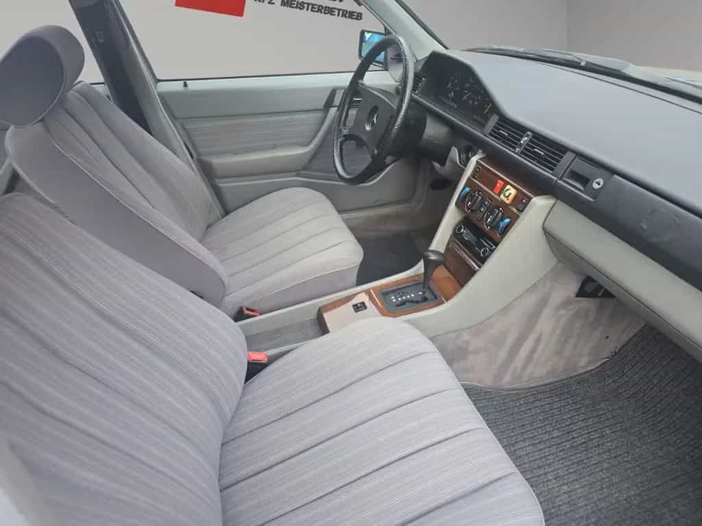 Mercedes-Benz E 200 Automatik H Zulassung Nur 9 Tsd KM 1 A Zustand 04/1988-photo-15