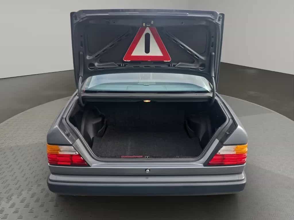 Mercedes-Benz E 200 Automatik H Zulassung Nur 9 Tsd KM 1 A Zustand 04/1988-photo-17