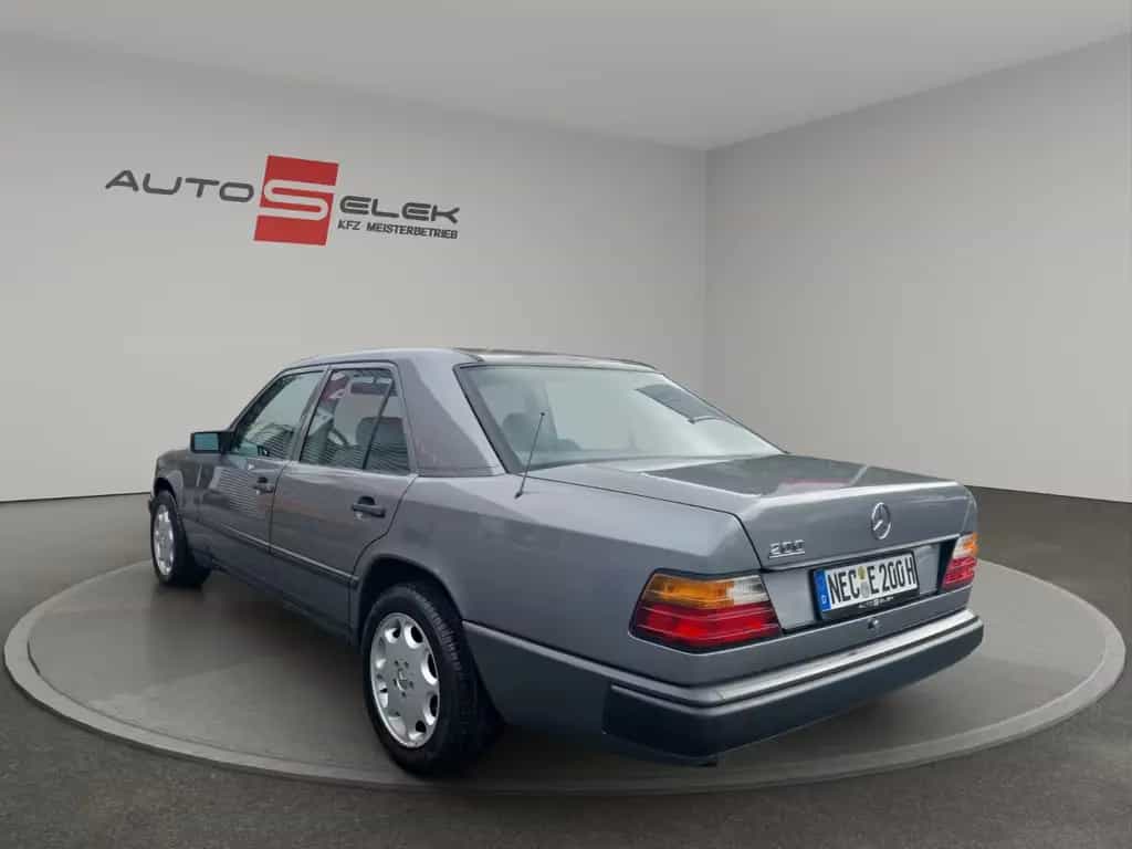 Mercedes-Benz E 200 Automatik H Zulassung Nur 9 Tsd KM 1 A Zustand 04/1988-photo-2
