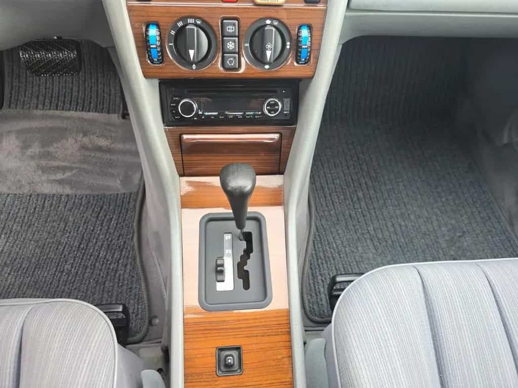 Mercedes-Benz E 200 Automatik H Zulassung Nur 9 Tsd KM 1 A Zustand 04/1988-photo-20