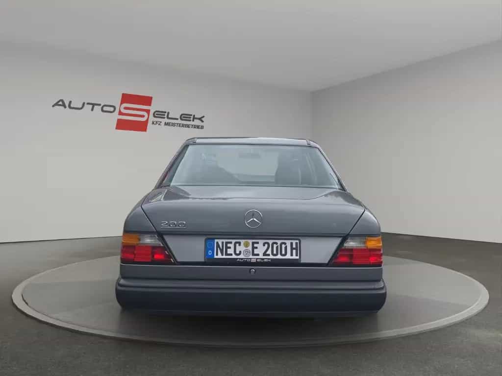 Mercedes-Benz E 200 Automatik H Zulassung Nur 9 Tsd KM 1 A Zustand 04/1988-photo-3
