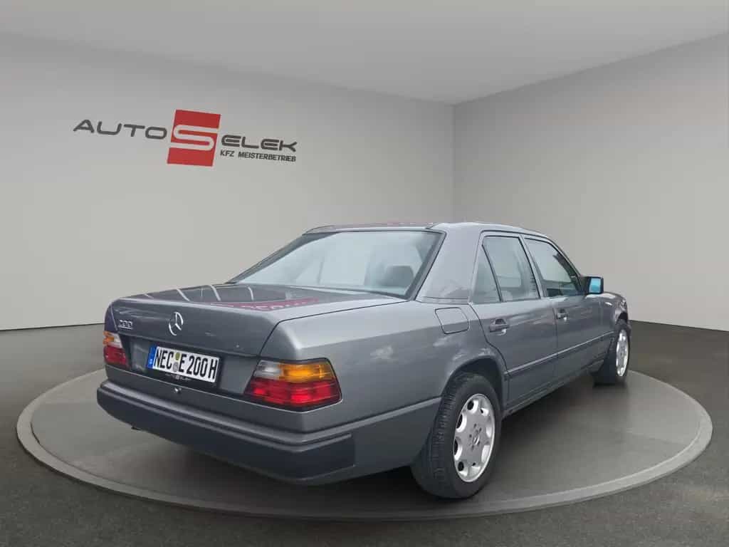 Mercedes-Benz E 200 Automatik H Zulassung Nur 9 Tsd KM 1 A Zustand 04/1988-photo-4