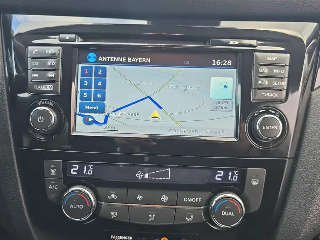 Nissan Qashqai 360°KAMERA*NAVI*KEYLES GO* 11/2015-photo-21