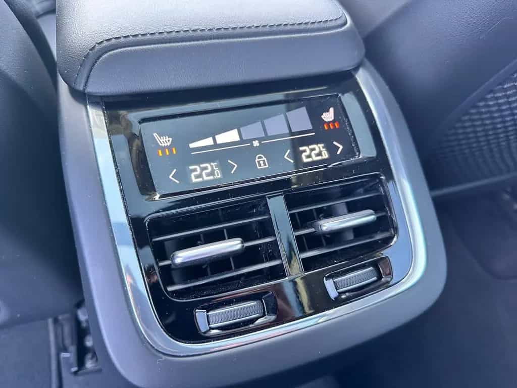 Volvo XC60 Ultimate Dark AWD Navi Leder HuD Pano B&W 10/2022-photo-26