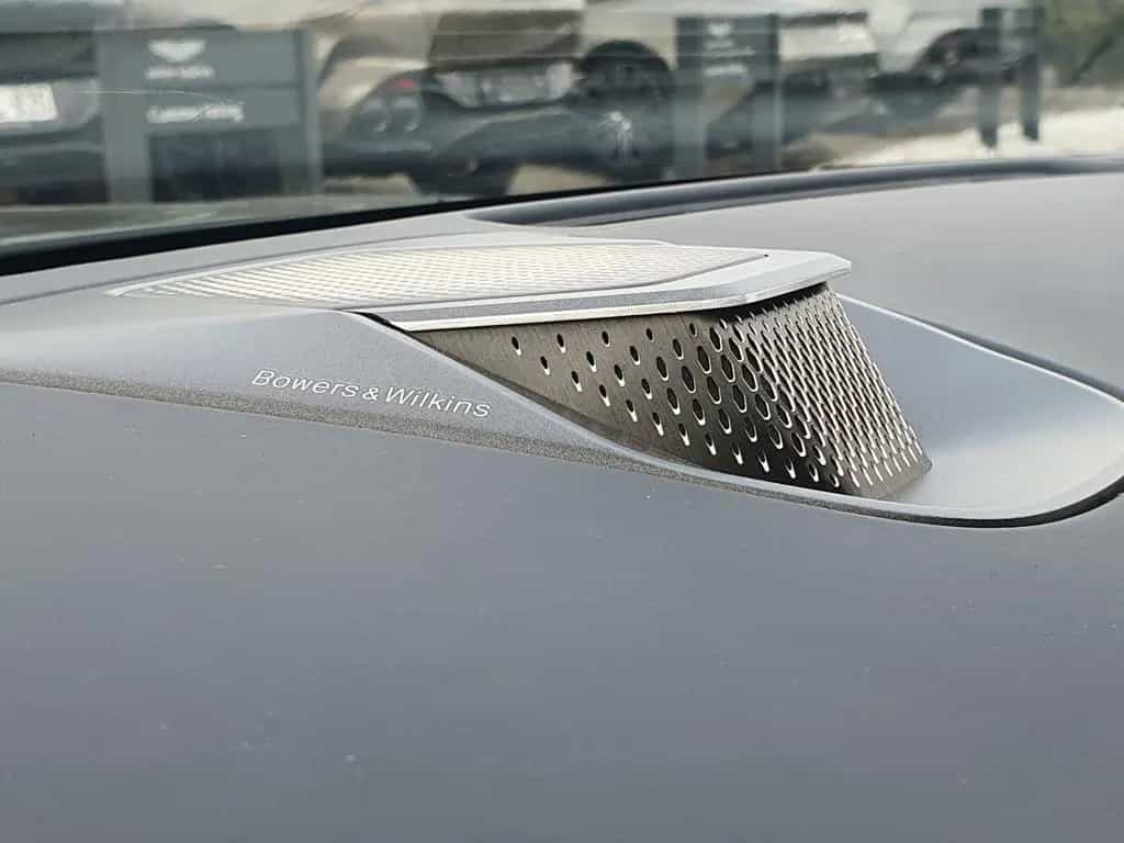 Aston Martin Vanquish V12 Coupe || Carbon Package 02/2024-photo-11