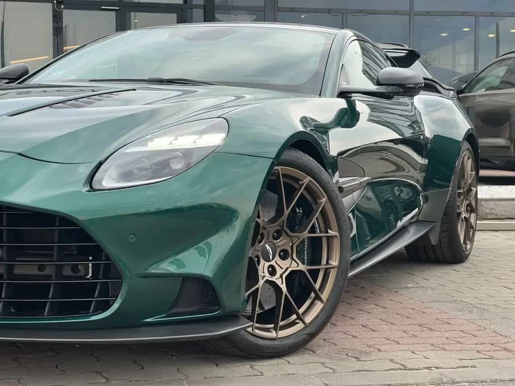 Aston Martin Vanquish V12 Coupe || Carbon Package 02/2024-photo-2