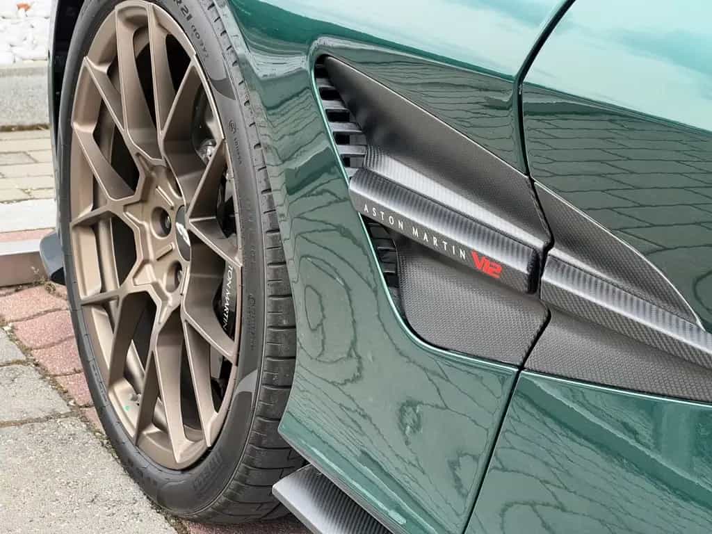 Aston Martin Vanquish V12 Coupe || Carbon Package 02/2024-photo-7