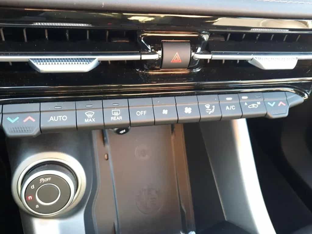 Alfa Romeo Tonale 1.5 Ti Navi Kamera ALU SHZ ACC Teilleder 03/2024-photo-20