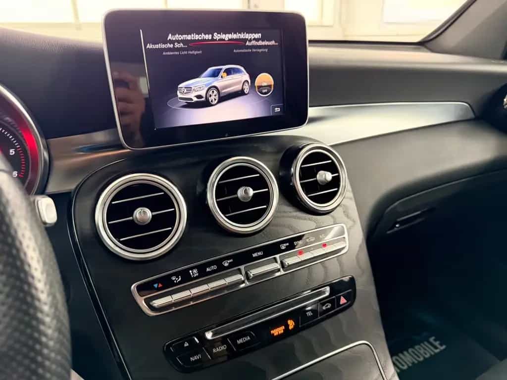 Mercedes-Benz GLC 220 d 4Matic*LED*AMG-Interieur*Alcantara* 10/2017-photo-35