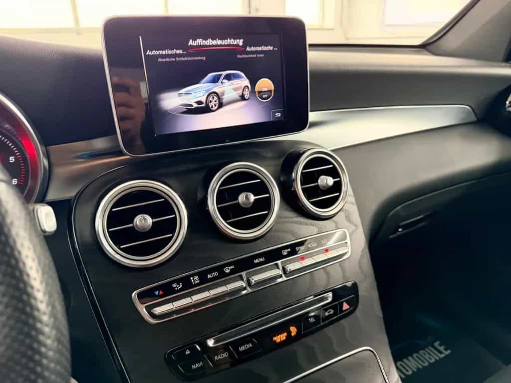 Mercedes-Benz GLC 220 d 4Matic*LED*AMG-Interieur*Alcantara* 10/2017-photo-36