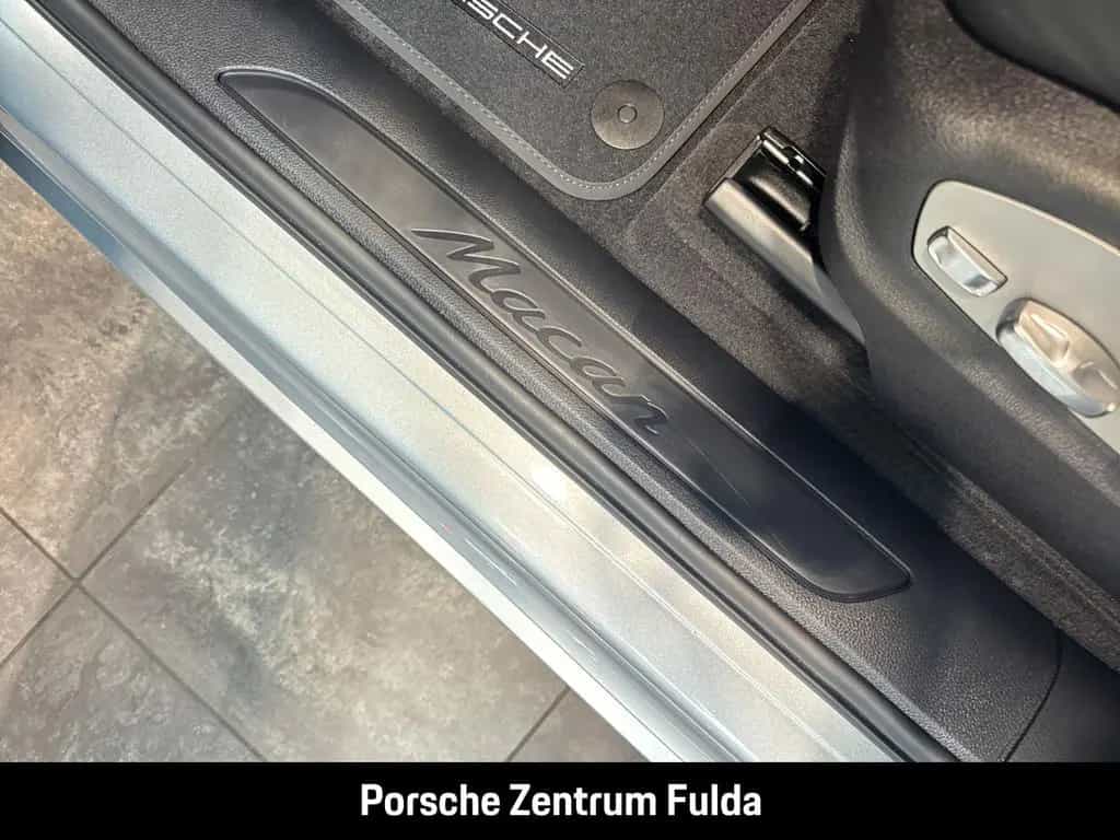 Porsche Macan Luftfederung Panoramadach PASM nur 14.9km 02/2023-photo-16