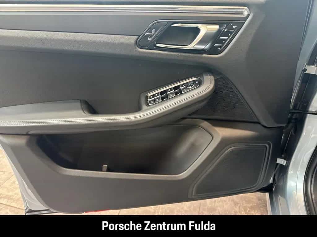 Porsche Macan Luftfederung Panoramadach PASM nur 14.9km 02/2023-photo-17