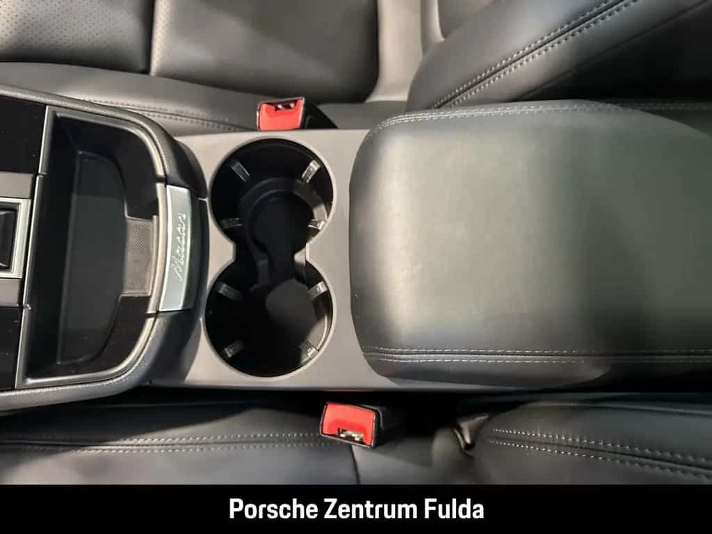 Porsche Macan Luftfederung Panoramadach PASM nur 14.9km 02/2023-photo-19