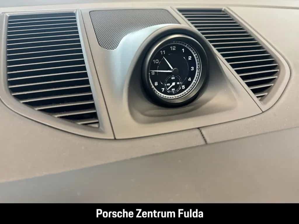 Porsche Macan Luftfederung Panoramadach PASM nur 14.9km 02/2023-photo-25