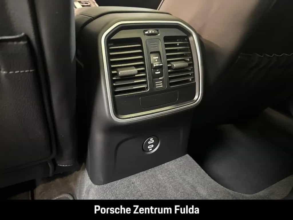 Porsche Macan Luftfederung Panoramadach PASM nur 14.9km 02/2023-photo-28